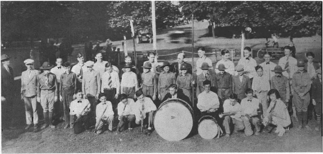 Black-and-white 1927 group photograph of the Shamokin High School Band outdoors, posed behind two large drums